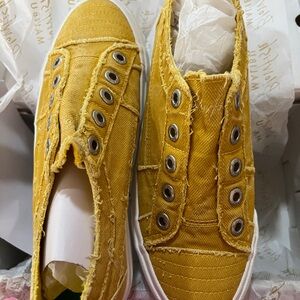 New Yellow ladies blowfish Malibu Canvas Slip on Sneakers
